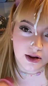 Stříkající dildo exploduje na obličej