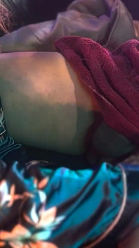 Un Massage Et Un Gommage Mènent À Une Branlette