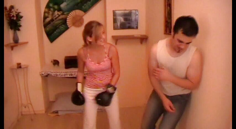 Femdom Austria: Интенсивные удары и избиение раба