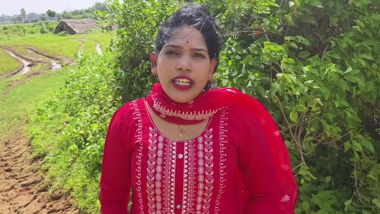 Sona bhabhi: Une belle Bengalie montre ses seins dans la nature avec...