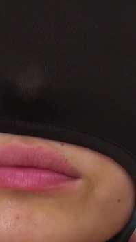 Legata ragazza bruna sopporta una dura sessione di creampie bondage