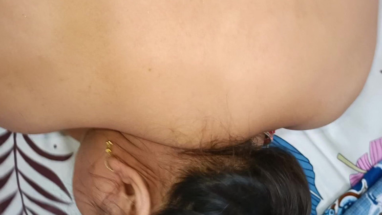 Catchybusty: Une fille du village s’amuse et s’amuse