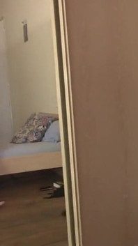 Si sesat miang menghidu seluar dalam adik tiri semasa dia mandi
