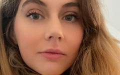 Eden Catherine: Saya dengan mainan