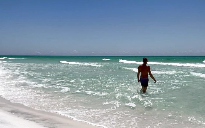 Justin Birmingham: Освежающее худенькое погружение на пляже