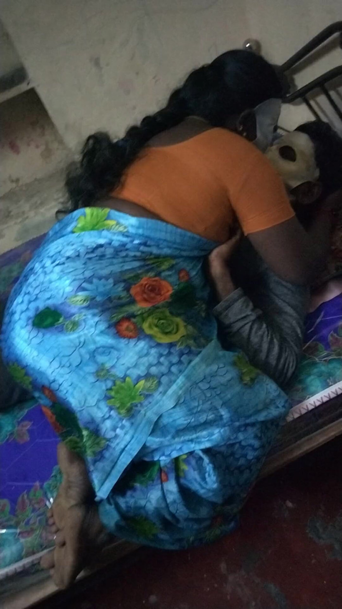 Benita sweety: ganv ki aanti larke ke saath hot seks