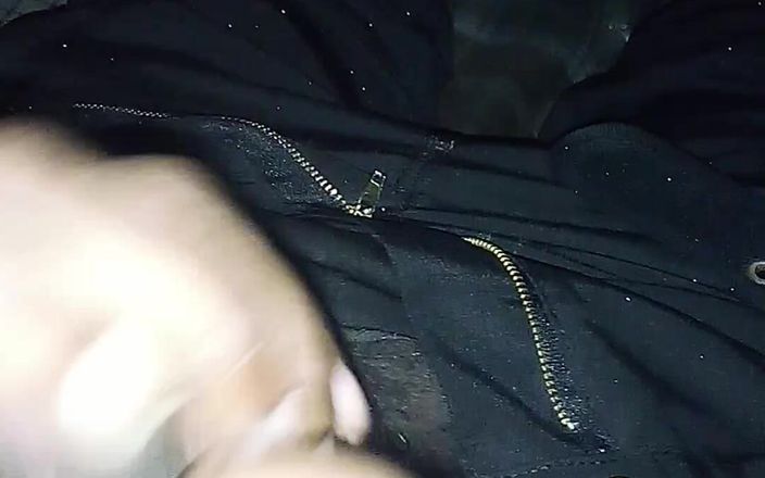 SweetDWillie456: Bandido puxou seu pau preto para fora e começou a...