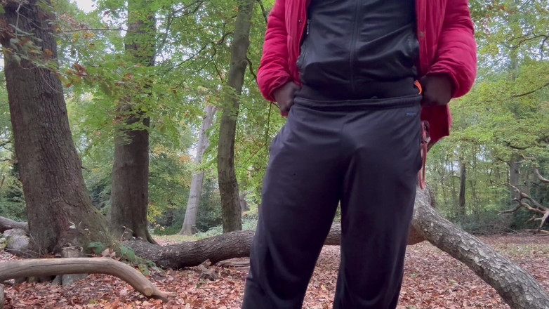 MrMagicDevil: Po prostu drżenie, potrząsanie i pocieranie go w lesie