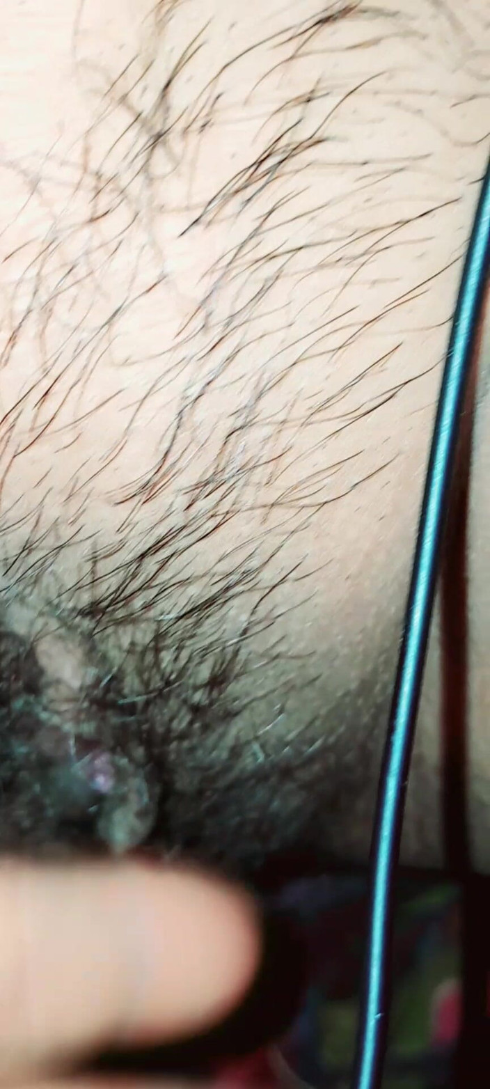 Renudbf: 在发现她一个人后，操一个非常漂亮的小嫂很有趣。