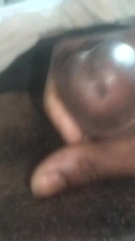 Rekaman seks tante seksi lagi asik ngocok kontol cowok desa