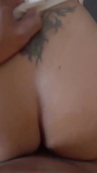 Pervmom: Kocası yokken mürekkepli orta yaşlı seksi kadın üvey oğluna ateşli bir hareket yapıyor!