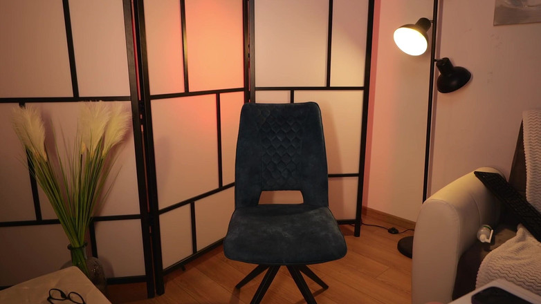 Stella Cardo: Striptease de sexy Stella Cardo cu masturbare