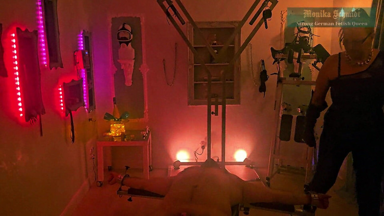 Strict Senz: Monika Schmidt Femdom sezení na obličeji Sm jiný zadek uctívání...