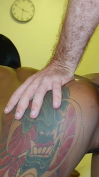 20-letni wiejski Azjata z owłosioną cipką creampie od Big Cock of Monger