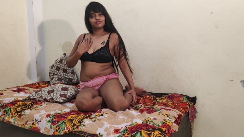 Alia Advani: Gewaagde en mooie privéshow Indische universiteitsmeisjeseks