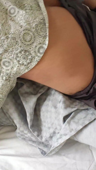 Sesso stretto della figa stretta della bellissima sorellastra di Desi Gaon XXX, ragazza indiana carina di ragazza sexy in hindi XXX