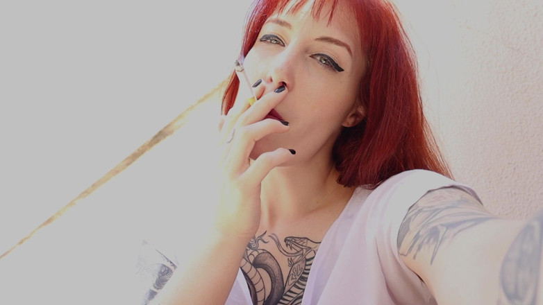 Mel Fire: Kaki mary jane kotor banget pakai abu rokok