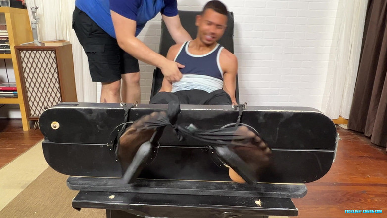 Ticklish Chubs: Ausdauer &amp;Edging für Javier