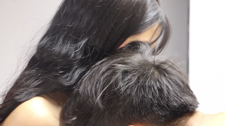 Vanessacoxxx: 摇滚，纸，剪刀，我们和我的哥伦比亚继妹玩弄，最后做爱