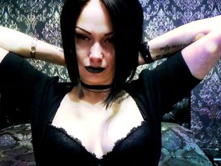 Goddess Misha Goldy: Modellerò per te diverse collane choker sexy, stuzzicandoti con le...