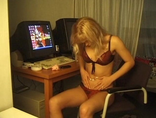 Flash Model Amateurs: Sletterige blondine houdt van de aandacht
