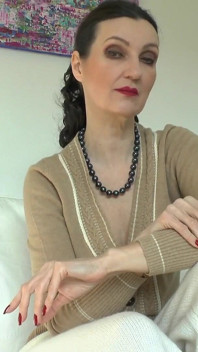 令人兴奋的长红色指甲，撸管指挥女士victoria Valente