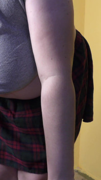 La moglie miLF dominante fa una sega dominazione femminile per un cazzo vergine e usa il suo sperma come materiale di allevamento - Lattiginosa mari