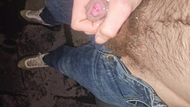 Smoking stoker: Ich wichcke meinen großen schwanz in jeans, oben ohne, spucken,...
