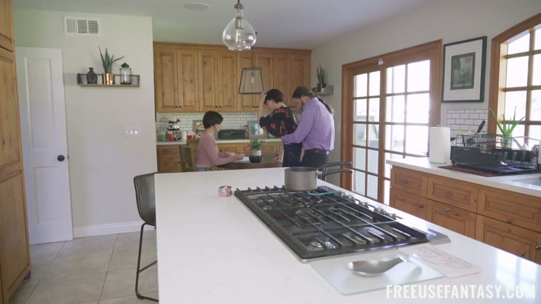 Freeuse Fantasy: Stepmom and Stepdaughter Jessica Ryan and Angeline Red Share Every...