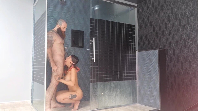 Iron Bikerr: 샤워 중 섹스, 얼굴에 사정