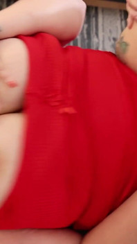 Goddessx ateşli sikmek istediğim nineyi emiyor ve sikiyor