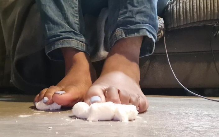 Simp to my ebony feet: Marshmallow foot