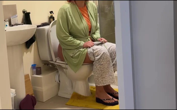 Emma Voyeur: Caught Step Mom Peeing:what Happens Next Will Surprise You