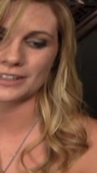 Blondýnka vzrušená se zpověď u gloryhole