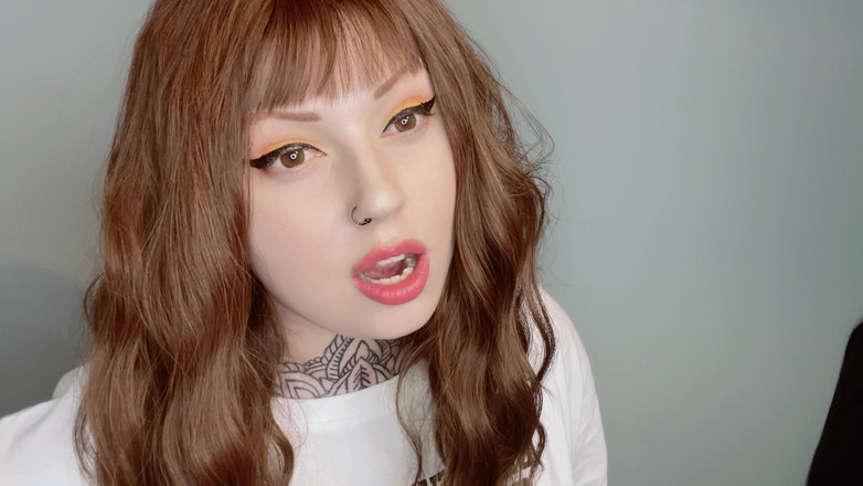 Miss Valentina: Il cazzo più piccolo che abbia mai visto sph