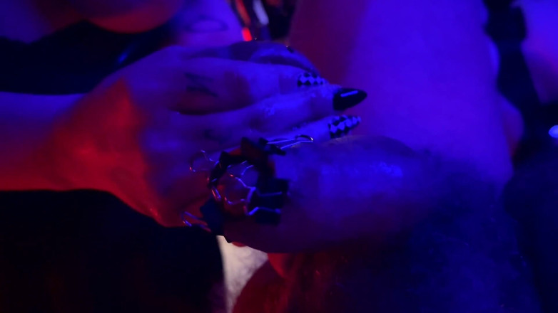 Domina Dark: Spankerellas đút đôi C.b.t.