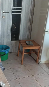 Божевільна пара розважається на кухні