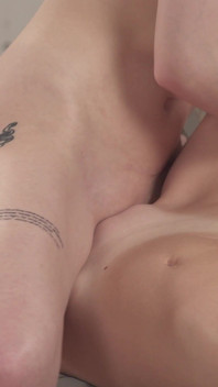Matty y Holly frotando sensualmente, parte 3