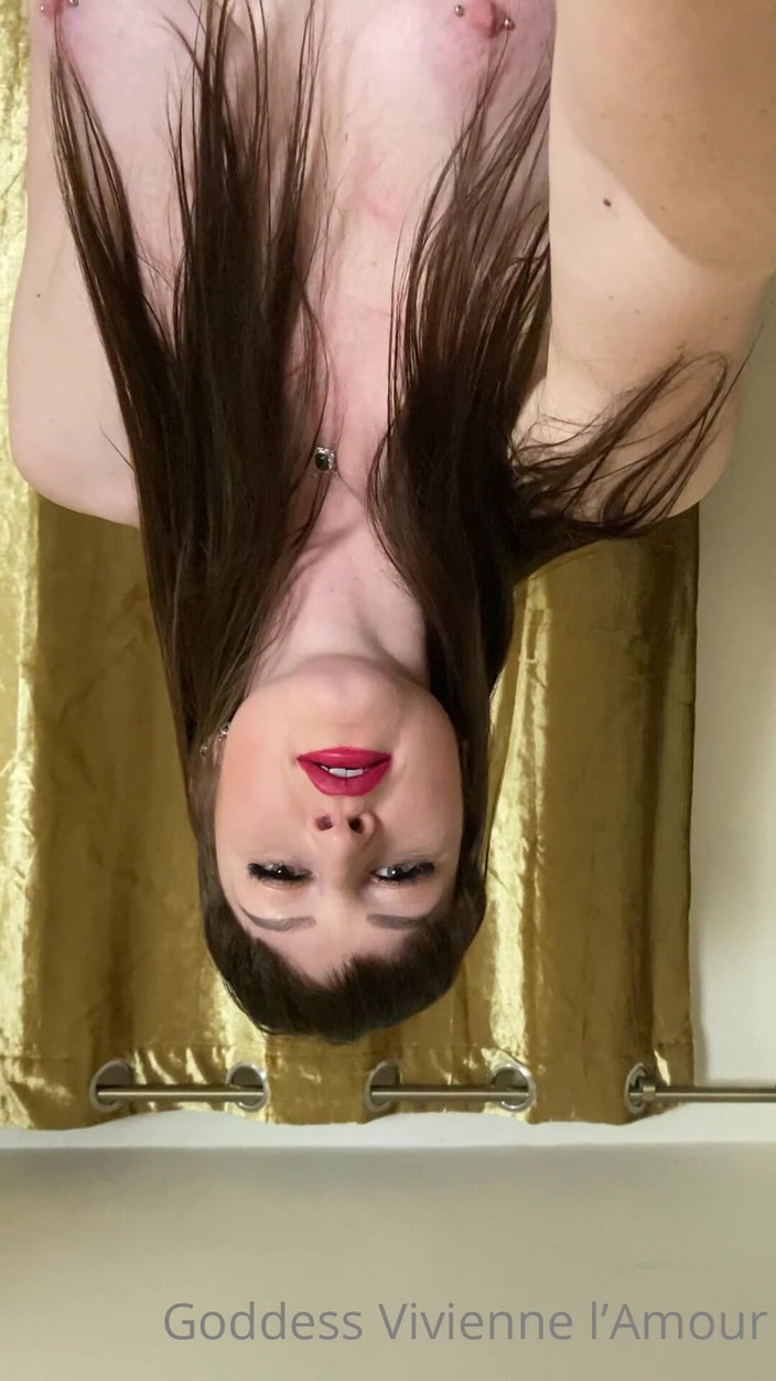 Vivienne l'Amour: Vivienne L'amour - Gigante engole você inteiro