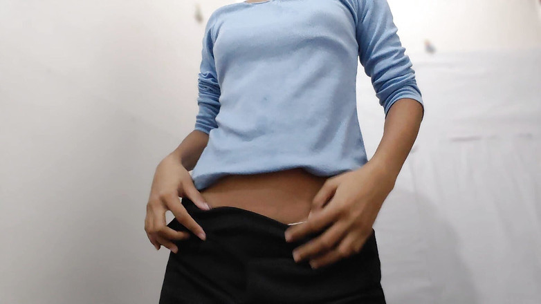 desigirl93: Гаряча і пряна латиноамериканка Джулія Блум роздягається, щоб показати своє пишне тіло і грати зі своєю соковитою пиздою до оргазму