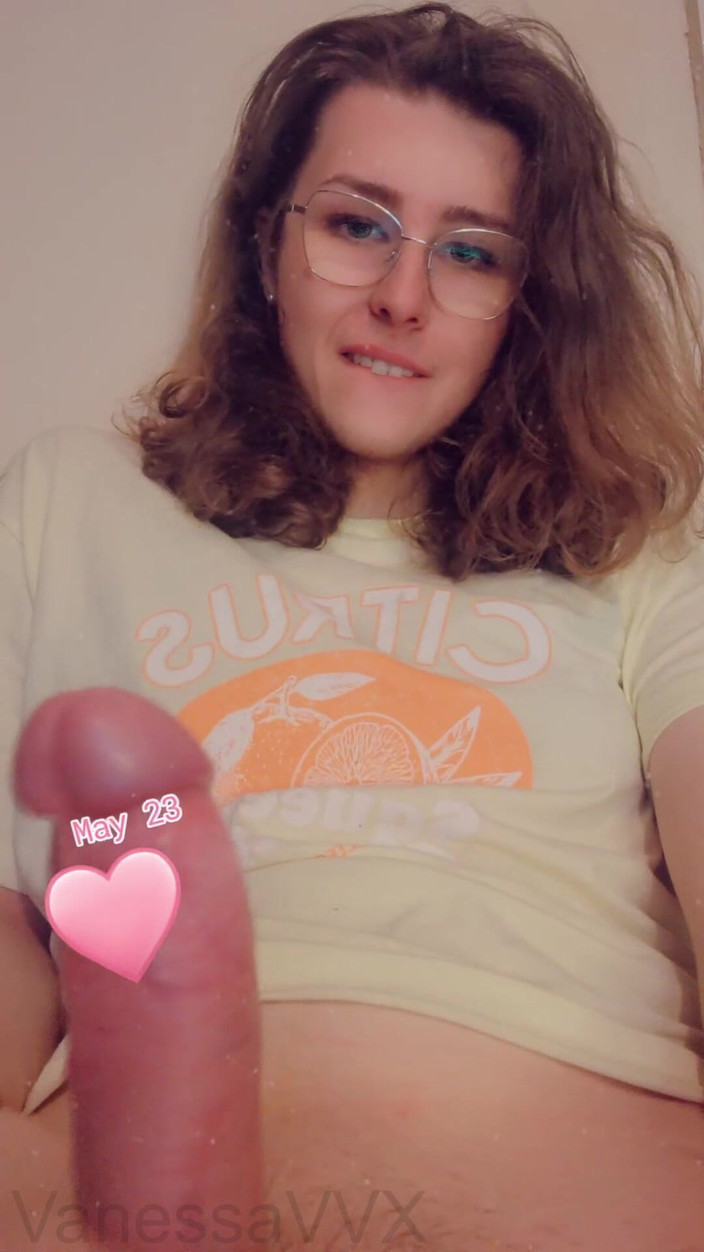 VanessaVVX: Vanessa si dělá masivní nepořádek a snědla všechno