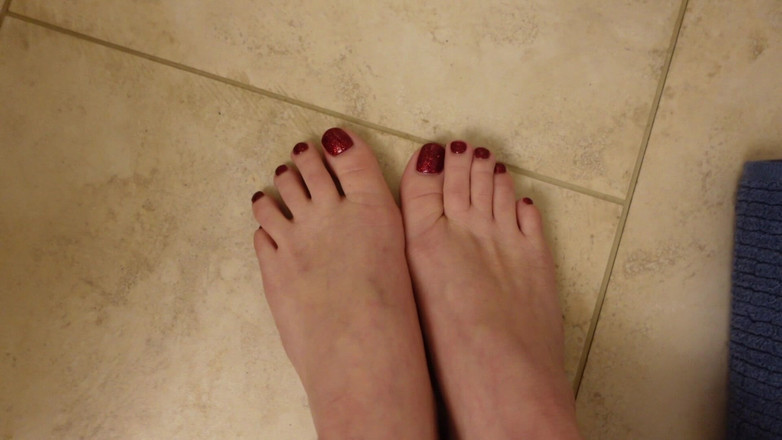Deanna deadly: Quick Pedicure Menunjuk-nunjukkan Kuku Merah Glittery