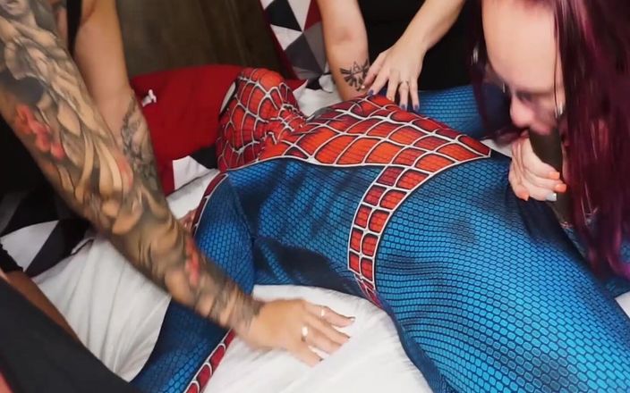Mature man eaters: Mary Jane a její přátelé děvka ze Spiermana