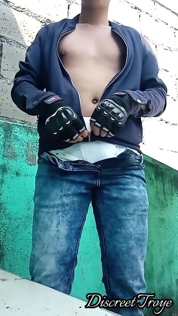 Troye_AsianPinoy: 墓地でのピノイライダー手コキ - サラップ・ジャコルピノイライダーサセメンテリオ
