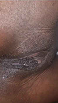 Comment calmer sa demi-sœur noire - léchage de cul !