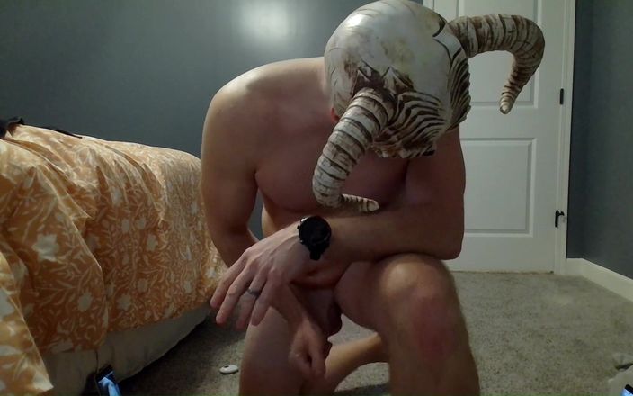 Bald Daddy: Balddaddy biały prosty mięśni mężczyzna robi analną zabawę zabawkami