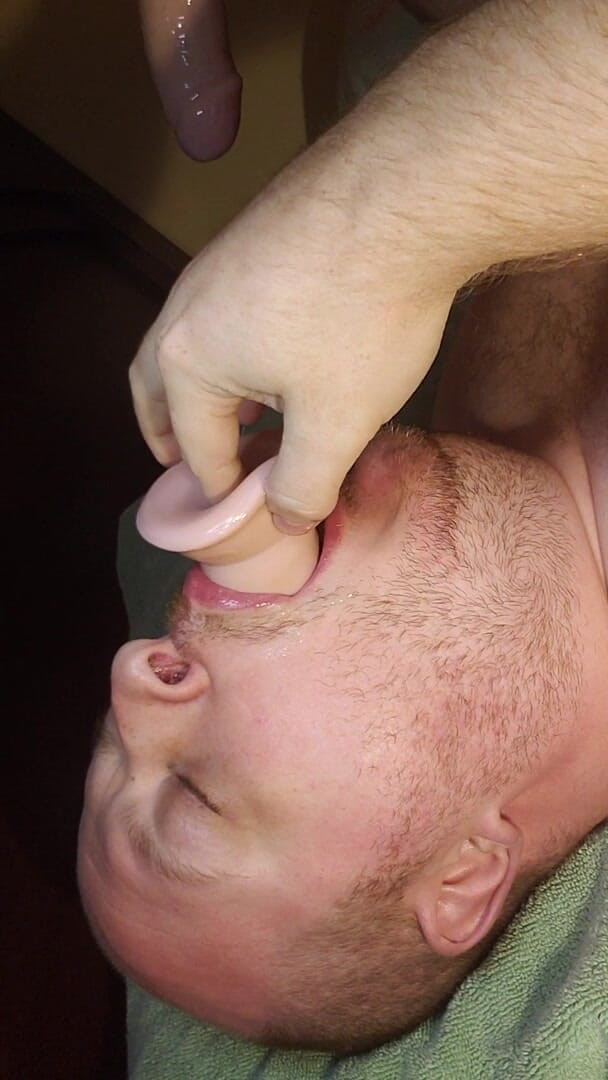 Charlieboy69: Adânc în gât 2 Antrenament cu vibrator, partea 1