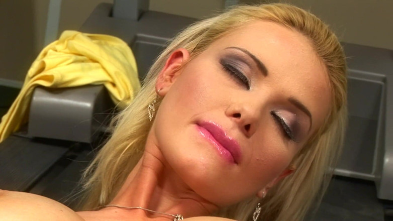 Big Tits World: Otrolig onani av en perfekt slampa