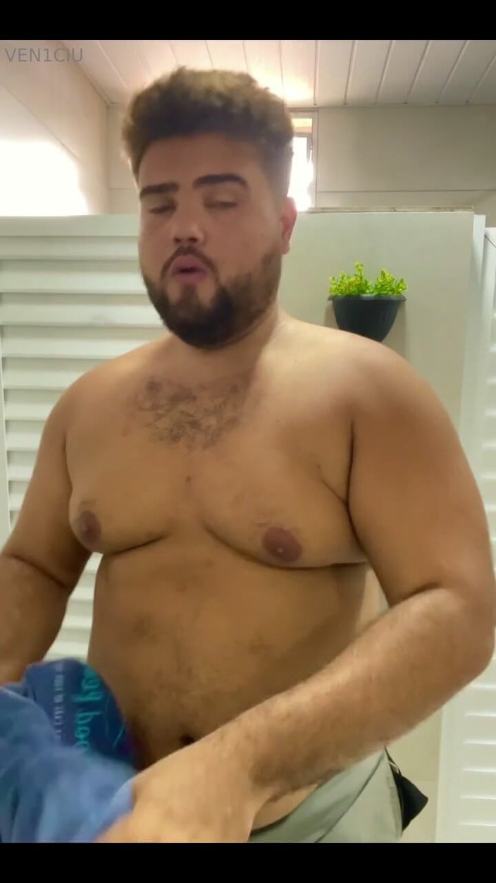 VEN1CIU: En el baño del gimnasio 3
