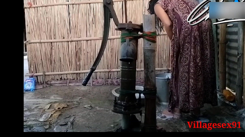 Villagesex91: Dorf Bhabhi draußen sünd im badezimmer